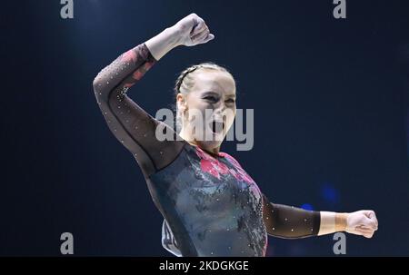 Liverpool, Großbritannien. 06.. November 2022. Gymnastik: Weltmeisterschaft, Entscheidungsbalance, Frauen in der M&S Bank Arena. Elsabeth Black aus Kanada reagiert. Quelle: Marijan Murat/dpa/Alamy Live News Stockfoto