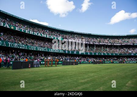 Curitiba, Brasilien. 06.. November 2022. PR - Curitiba - 11/06/2022 - BRASILIANISCHER A 2022, CORITIBA X FLAMENGO - Coritiba-Fans bei einem Spiel gegen Flamengo im Couto Pereira-Stadion für die brasilianische Meisterschaft A 2022. Foto: Robson Mafra/AGIF/Sipa USA Quelle: SIPA USA/Alamy Live News Stockfoto