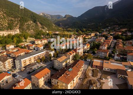 Luftaufnahme der Stadt Piobbico in der Region Marken in Italien Stockfoto