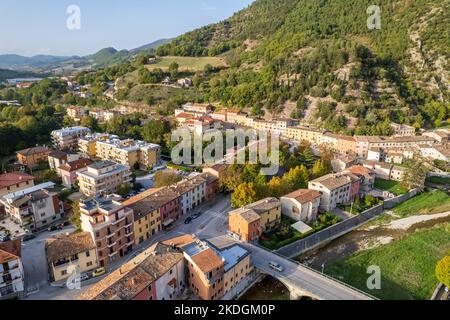 Luftaufnahme der Stadt Piobbico in der Region Marken in Italien Stockfoto