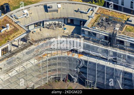Luftaufnahme, Sanierung nach Großbrand im Wohngebäude Grüne Mitte, verkleidete Fassade, Westviertel, Essen, Ruhrgebiet, Nordrhein-Westfalen, Deutschland Stockfoto