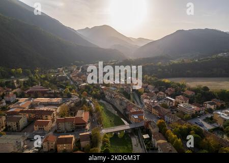 Luftaufnahme der Stadt Piobbico in der Region Marken in Italien Stockfoto