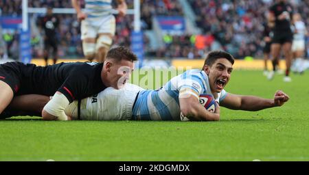 London, Großbritannien. 06.. November 2022. London ENGLAND - November 06: Argentiniens Santiago Carreras geht für sein Tryduring Autumn International Series Spiel zwischen England und Argentinien im Twickenham Stadion, London am 06.. November 2022 Credit: Action Foto Sport/Alamy Live News Stockfoto