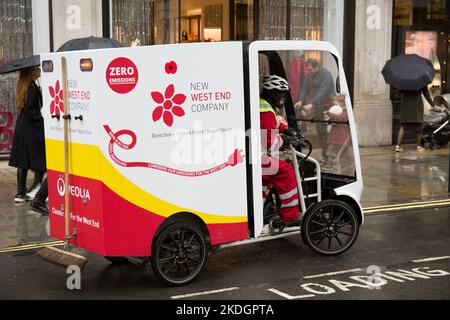 Emissionsfrei Klimafreundliches Straßenreinigungsfahrzeug Regent Street Westminster London West End Stockfoto