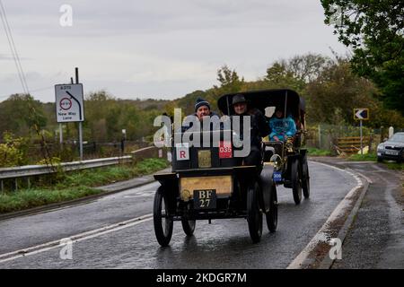 Teilnehmer des jährlichen Veteran Car Run 2022 von London nach Brighton Stockfoto