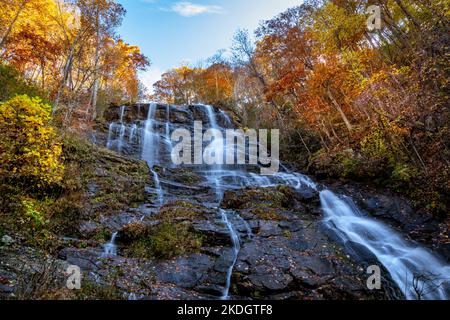 Amacalola fällt im Herbst Stockfoto