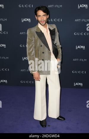 Los Angleles, USA. 05.. November 2022. Diego Calva nimmt an der LACMA ART FILM GALA 2022 Teil, die Gucci am 05. November 2022 im Los Angeles County Museum of Art in Los Angeles, Kalifornien, präsentierte. Foto: Crash/imageSPACE Credit: Imagespace/Alamy Live News Stockfoto