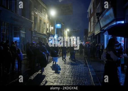 Eine Szene aus der Lewes Bonfire Night 2022 Stockfoto