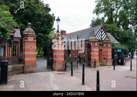 Glasgow, Großbritannien - 10. September 2022: Eingang zum Botanischen Garten in der Innenstadt von Glasgow, Schottland Stockfoto