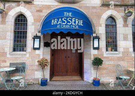 Glasgow, Großbritannien - 10. September 2022: Der Eingang zur Brasserie im Oran Mor im Zentrum von Glasgow, Schottland Stockfoto