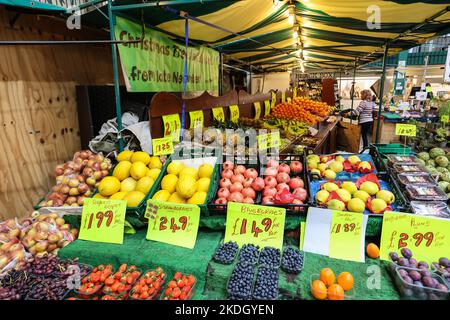 Markthalle, innen, beliebt, undercover, Markt, Einkaufen, Einzelhandel, Outlet, in,Zentrum,von,Shrewsbury,Shropshire,England,Englisch,GB,Großbritannien,Britisch,Europa, Stockfoto