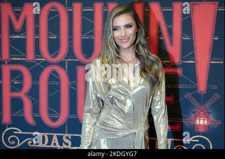 Köln, Deutschland. 06.. November 2022. Schauspielerin Sophia Thomalla kommt zur deutschen Premiere des Musicals „Moulin Rouge!“ Quelle: Henning Kaiser/dpa/Alamy Live News Stockfoto