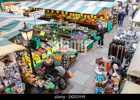 Markthalle, innen, beliebt, undercover, Markt, Einkaufen, Einzelhandel, Outlet, in,Zentrum,von,Shrewsbury,Shropshire,England,Englisch,GB,Großbritannien,Britisch,Europa, Stockfoto