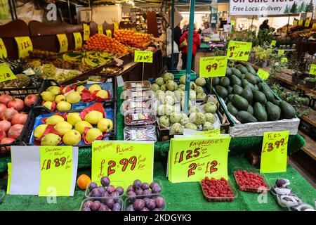 Markthalle, innen, beliebt, undercover, Markt, Einkaufen, Einzelhandel, Outlet, in,Zentrum,von,Shrewsbury,Shropshire,England,Englisch,GB,Großbritannien,Britisch,Europa, Stockfoto