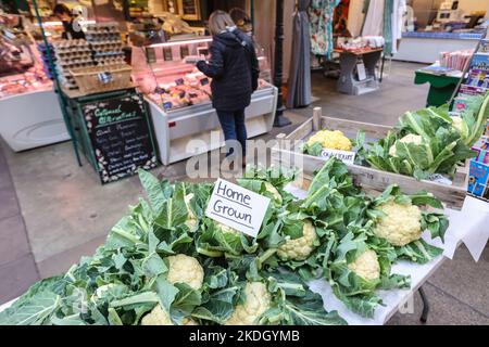 Markthalle, innen, beliebt, undercover, Markt, Einkaufen, Einzelhandel, Outlet, in,Zentrum,von,Shrewsbury,Shropshire,England,Englisch,GB,Großbritannien,Britisch,Europa, Stockfoto