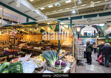 Markthalle, innen, beliebt, undercover, Markt, Einkaufen, Einzelhandel, Outlet, in,Zentrum,von,Shrewsbury,Shropshire,England,Englisch,GB,Großbritannien,Britisch,Europa, Stockfoto