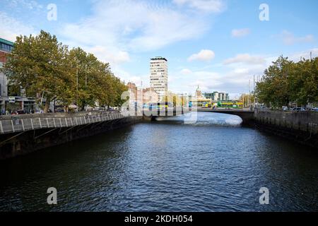 rosie hackett Brücke über den Fluss liffey im Stadtzentrum von dublin republik irland Stockfoto