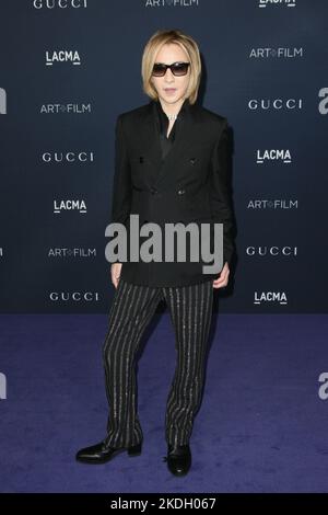 Los Angleles, USA. 05.. November 2022. Yoshiki nimmt an der LACMA ART FILM GALA 2022 Teil, die Gucci am 05. November 2022 im Los Angeles County Museum of Art in Los Angeles, Kalifornien, präsentierte. Foto: Crash/imageSPACE/Sipa USA Kredit: SIPA USA/Alamy Live News Stockfoto