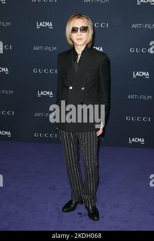 Los Angleles, USA. 05.. November 2022. Yoshiki nimmt an der LACMA ART FILM GALA 2022 Teil, die Gucci am 05. November 2022 im Los Angeles County Museum of Art in Los Angeles, Kalifornien, präsentierte. Foto: Crash/imageSPACE/Sipa USA Kredit: SIPA USA/Alamy Live News Stockfoto