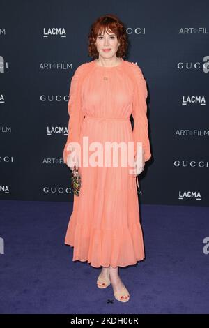 Los Angleles, USA. 05.. November 2022. Molly Ringwald nimmt an der LACMA ART FILM GALA 2022 Teil, die Gucci am 05. November 2022 im Los Angeles County Museum of Art in Los Angeles, Kalifornien, präsentierte. Foto: Crash/imageSPACE/Sipa USA Kredit: SIPA USA/Alamy Live News Stockfoto