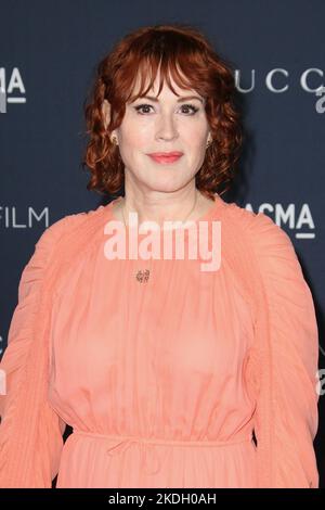 Los Angleles, USA. 05.. November 2022. Molly Ringwald nimmt an der LACMA ART FILM GALA 2022 Teil, die Gucci am 05. November 2022 im Los Angeles County Museum of Art in Los Angeles, Kalifornien, präsentierte. Foto: Crash/imageSPACE/Sipa USA Kredit: SIPA USA/Alamy Live News Stockfoto