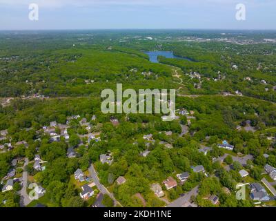 Luftaufnahme von Burlington Wohngebiet in der Nähe des Stadtzentrums im Sommer, Burlington, Massachusetts MA, USA. Stockfoto