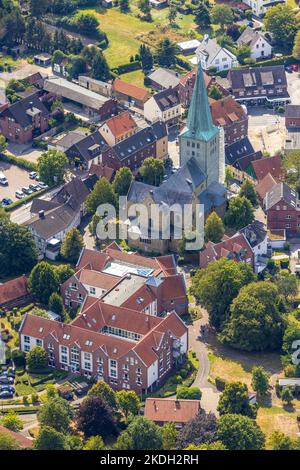 Luftaufnahme, katholische Kirche St. Regina, Smmp Caritas Hamm, Rhynern, Hamm, Ruhrgebiet, Nordrhein-Westfalen, Deutschland, Kultstätte, DE, Europa, Gesund Stockfoto