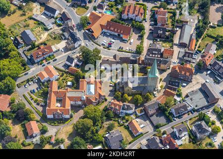 Luftaufnahme, katholische Kirche St. Regina, Smmp Caritas Hamm, Rhynern, Hamm, Ruhrgebiet, Nordrhein-Westfalen, Deutschland, Kultstätte, DE, Europa, Gesund Stockfoto