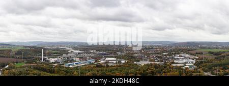 Syburg, Dortmund, NRW, Deutschland, Oktober 23, 2022. Herbstpanorama-Foto des Industriegebiets des nördlichen Teils der Stadt Hagen mit einer düsteren Stimmung Stockfoto