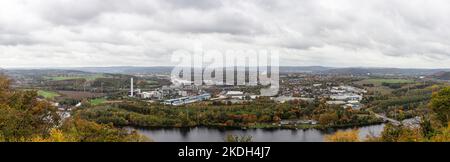 Syburg, Dortmund, NRW, Deutschland, Oktober 23, 2022. Herbstpanorama-Foto des Industriegebiets des nördlichen Teils der Stadt Hagen mit einer düsteren Stimmung Stockfoto