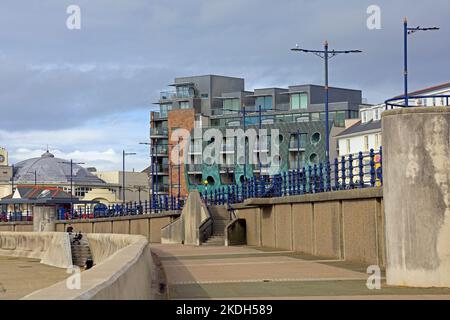 Esplanade House, Porthcawl Wohnungen am Meer. Oktober 2022. November 2022. Herbst. Stockfoto