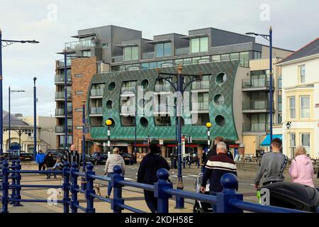 Esplanade House, Porthcawl Uferwohnungen. Oktober 2022. Herbst. Stockfoto