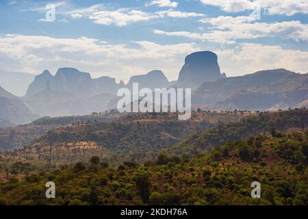 Atemberaubender Landschaftsblick auf die afrikanische Landschaft, Simien Berge in Äthiopien Stockfoto