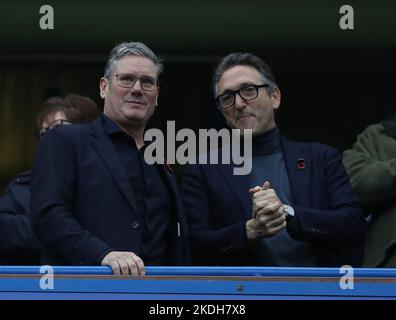 London, England, 6.. November 2022. Der Parteiführer Keir Starmer wird während des Spiels der Premier League in der Stamford Bridge, London, beobachtet. Bildnachweis sollte lauten: Paul Terry / Sportimage Stockfoto