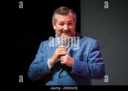 Sen. Ted Cruz spricht bei der PAC-Veranstaltung „Truth and Courage“, die CASSY Garcia in San Antonio, Texas, befürwortet. Stockfoto