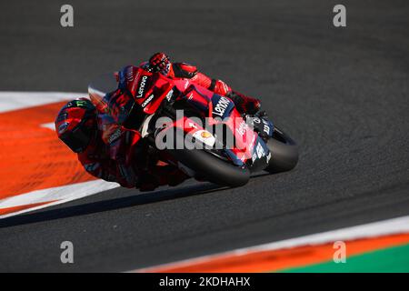 VALENCIA, Spanien. , . #63 Francesco ' Pecco' BAGNAIA, der neue MotoGP-Weltmeister aus Italien auf dem DUCATI-Motorrad, - FINALE DER MOTO GP-Saison 2022, Moto-GP, das Rennen am Sonntag, 6. November auf dem Kurs Ricardo Tormo in Valencia. Foto und Copyright © Eric ALONSO/ATP images Credit: SPP Sport Press Foto. /Alamy Live News Stockfoto