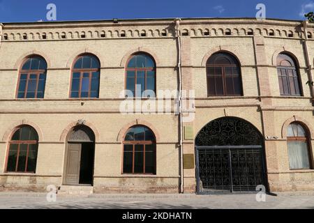 Museum of Fine Arts, State Bank Building, Bakhauddin Naqshbandi Street, Historic Centre, Bukhara, Provinz Bukhara, Usbekistan, Zentralasien Stockfoto