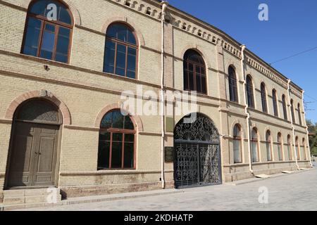 Museum of Fine Arts, State Bank Building, Bakhauddin Naqshbandi Street, Historic Centre, Bukhara, Provinz Bukhara, Usbekistan, Zentralasien Stockfoto