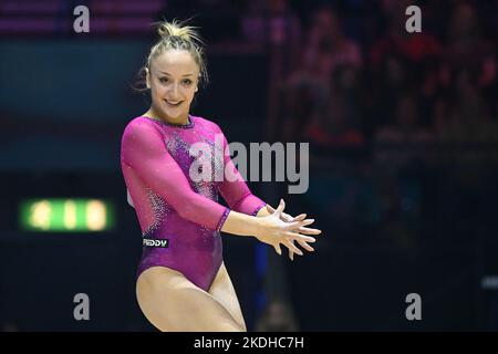 Liverpool, Großbritannien. 06.. November 2022. Martina Maggio (ITA) Etage während der Weltmeisterschaften im Kunstturnen - Apparat Womenâ&#x80;&#X99;s und Menâ&#x80;&#X99;s Finale, Gymnastik in Liverpool, Vereinigtes Königreich, November 06 2022 Credit: Independent Photo Agency/Alamy Live News Stockfoto