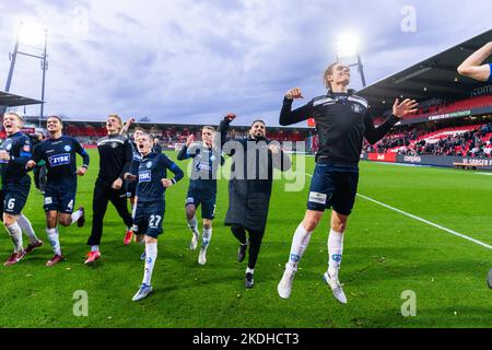 Aalborg, Dänemark. 06.. November 2022. Die Spieler von Silkeborg IF feiern den Sieg nach dem Superliga-Spiel 3F zwischen Aalborg Boldklub und Silkeborg IF im Aalborg Portland Park in Aalborg. (Foto: Gonzales Photo/Alamy Live News Stockfoto