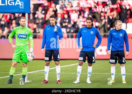 Aalborg, Dänemark. 06.. November 2022. Die Spieler von Silkeborg IF stehen für das Superliga-Spiel 3F zwischen Aalborg Boldklub und Silkeborg IF im Aalborg Portland Park in Aalborg an. (Foto: Gonzales Photo/Alamy Live News Stockfoto