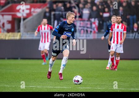 Aalborg, Dänemark. 06.. November 2022. Pelle Mattsson (6) aus Silkeborg, WENN er während des Superliga-Spiels 3F zwischen Aalborg Boldklub und Silkeborg IM Aalborg Portland Park in Aalborg gesehen wurde. (Foto: Gonzales Photo/Alamy Live News Stockfoto