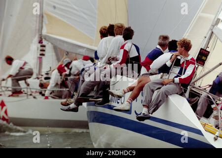 AJAXNETPHOTO. 1ST. AUGUST 1989. WESTERN SOLENT, ENGLAND. - ADMIRAL'S CUP 1989 - 4TH KÜSTENRENNEN - AMSTERDAMED (NDL) - SKIPPER; JEROEN VISSER. DESIGNER; BRUCE FARR. FOTO: JONATHAN EASTLAND/AJAX REF:1331081 218 Stockfoto