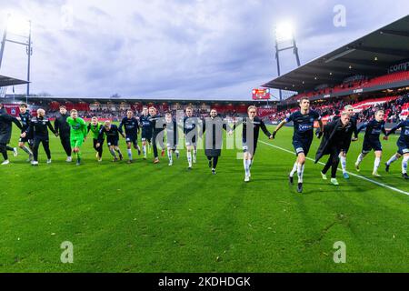 Aalborg, Dänemark. 06.. November 2022. Die Spieler von Silkeborg IF feiern den Sieg nach dem Superliga-Spiel 3F zwischen Aalborg Boldklub und Silkeborg IF im Aalborg Portland Park in Aalborg. (Foto: Gonzales Photo/Alamy Live News Stockfoto