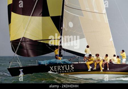 AJAXNETPHOTO. 1ST. AUGUST 1989. WESTERN SOLENT, ENGLAND. - ADMIRAL'S CUP 1989 - 5TH KÜSTENRENNEN - XERYUS II (FRA) - SKIPPER LUC PILLOT; DESIGN BRUCE FARR. FOTO: JONATHAN EASTLAND/AJAX REF:1331081 261 Stockfoto