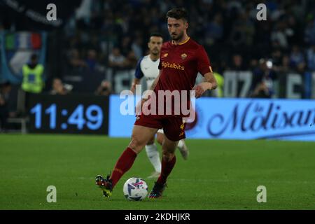 Rom, Italien. 6.. November 2022. Bryan Cristante (Roma) in Aktion während der Serie A Match zwischen AS Roma und SS Lazio im Stadio Olimpico am 06 2022. November in Rom, Italien. (Bild: © Giuseppe Fama/Pacific Press via ZUMA Press Wire) Stockfoto