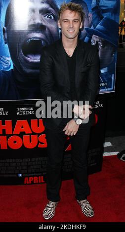 Los Angeles, Usa. 05.. November 2022. (DATEI) Aaron Carter tot um 34 Uhr. Aaron Carter, ein ehemaliger Kinderpoppsänger und jüngerer Bruder von Nick Carter von Backstreet Boys, wurde am 5. November 2022 tot aufgefunden. LOS ANGELES, KALIFORNIEN, USA - 16. APRIL: Der amerikanische Rapper, Sänger und Schauspieler Aaron Carter (Aaron Charles Carter) kommt bei der Los Angeles Premiere von „A Haunted House 2“ von Open Road Films in Regal Cinemas L.A. an Live am 16. April 2014 in Los Angeles, California, USA. (Foto von Xavier Collin/Image Press Agency) Quelle: Image Press Agency/Alamy Live News Stockfoto