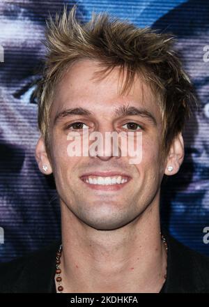 Los Angeles, Usa. 05.. November 2022. (DATEI) Aaron Carter tot um 34 Uhr. Aaron Carter, ein ehemaliger Kinderpoppsänger und jüngerer Bruder von Nick Carter von Backstreet Boys, wurde am 5. November 2022 tot aufgefunden. LOS ANGELES, KALIFORNIEN, USA - 16. APRIL: Der amerikanische Rapper, Sänger und Schauspieler Aaron Carter (Aaron Charles Carter) kommt bei der Los Angeles Premiere von „A Haunted House 2“ von Open Road Films in Regal Cinemas L.A. an Live am 16. April 2014 in Los Angeles, California, USA. (Foto von Xavier Collin/Image Press Agency) Quelle: Image Press Agency/Alamy Live News Stockfoto