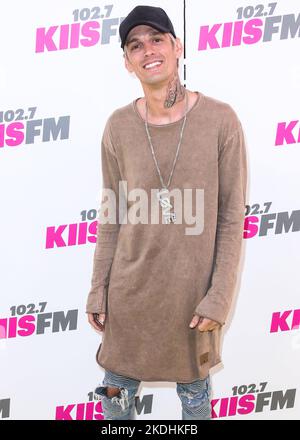 Carson, Usa. 05.. November 2022. (DATEI) Aaron Carter tot um 34 Uhr. Aaron Carter, ein ehemaliger Kinderpoppsänger und jüngerer Bruder von Nick Carter von Backstreet Boys, wurde am 5. November 2022 tot aufgefunden. CARSON, KALIFORNIEN, USA - 13. MAI: Der amerikanische Rapper, Sänger und Schauspieler Aaron Carter (Aaron Charles Carter) kommt zu dem 102,7 KIIS FM's 2017 Wango Tango, der am 13. Mai 2017 im StubHub Center in Carson, Kalifornien, USA, stattfand. (Foto von Xavier Collin/Image Press Agency) Quelle: Image Press Agency/Alamy Live News Stockfoto