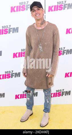Carson, Usa. 05.. November 2022. (DATEI) Aaron Carter tot um 34 Uhr. Aaron Carter, ein ehemaliger Kinderpoppsänger und jüngerer Bruder von Nick Carter von Backstreet Boys, wurde am 5. November 2022 tot aufgefunden. CARSON, KALIFORNIEN, USA - 13. MAI: Der amerikanische Rapper, Sänger und Schauspieler Aaron Carter (Aaron Charles Carter) kommt zu dem 102,7 KIIS FM's 2017 Wango Tango, der am 13. Mai 2017 im StubHub Center in Carson, Kalifornien, USA, stattfand. (Foto von Xavier Collin/Image Press Agency) Quelle: Image Press Agency/Alamy Live News Stockfoto